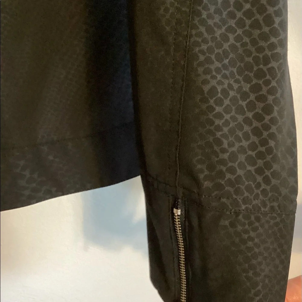 Chicos unlined Zenergy jacket in black size 1 - Picture 2 of 8